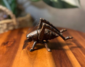 Vtg Cast Iron Metal Cricket Grasshopper Figurine Garden Home  Paperweight