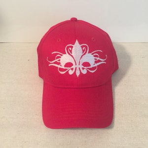 Gorra de flor de lis bordada personalizada