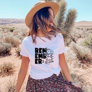 Vergeet niet dat je een badass inspirerend Tshirt bent! T-SHIRT | OVERHEMD| Tshirt T-shirt grappig