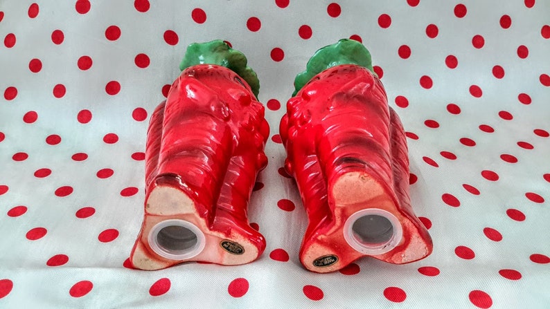 Made in Japan Salt and Pepper Shakers Vintage Anthropomorphic Carrots Bunch