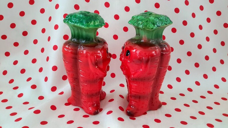 Made in Japan Salt and Pepper Shakers Vintage Anthropomorphic Carrots Bunch