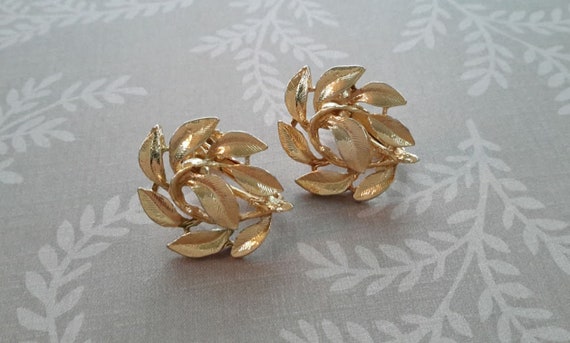 Vintage Signed napier Gold Tone Curved Branch With Leaves Screw