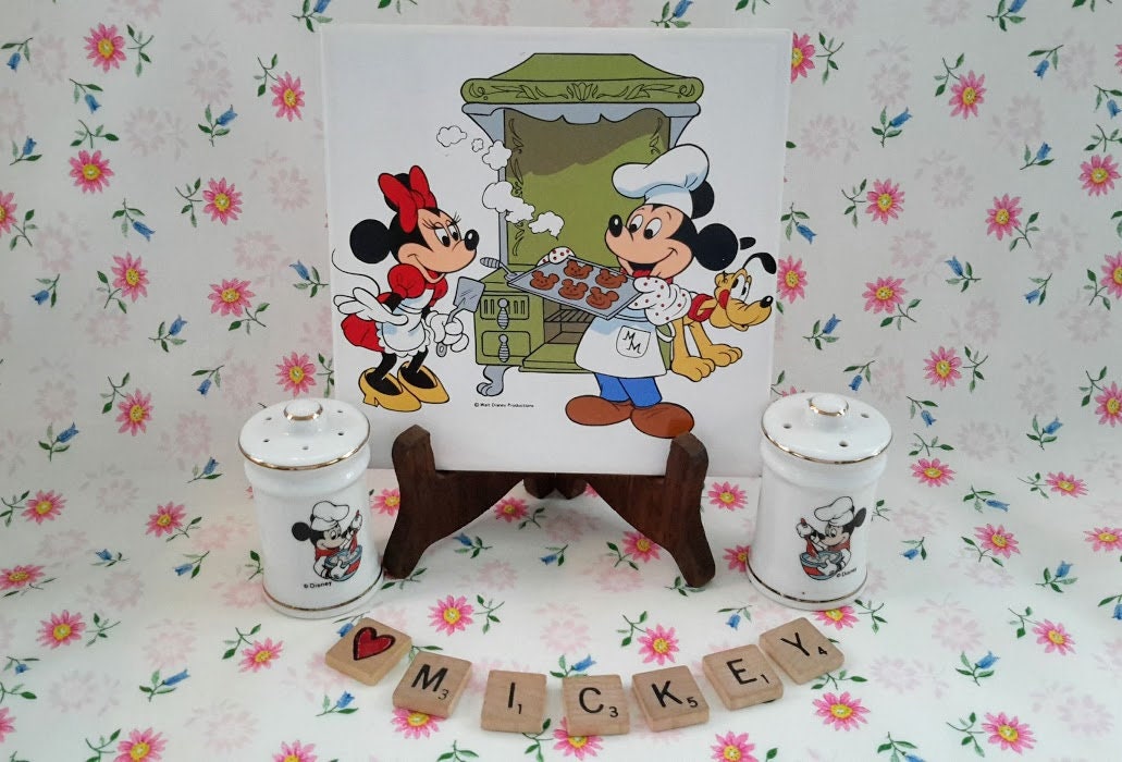 【Mickey】ANDMARY Robin girls set up Vintage Disney Mickey Mouse and Friends Baking in the Kitchen