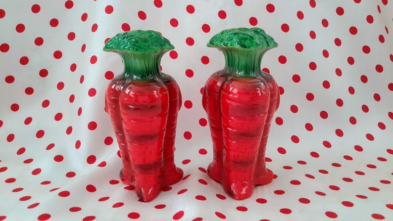 Made in Japan Salt and Pepper Shakers Vintage Anthropomorphic Carrots Bunch