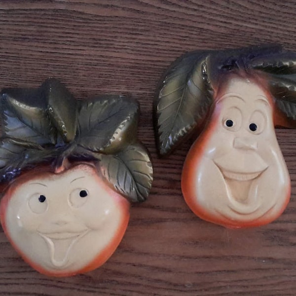 Vintage Favor Ind. Pair of Anthropomorphic Peach and Pear Fruit Chalkware Wall Plaques