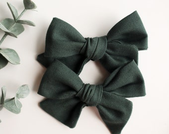 Conjunto de arco de coleta de tela de algodón verde bosque - diadema para recién nacidos - arcos para bebés de otoño - arcos para diadema de bebé - clips para el cabello para niñas pequeñas