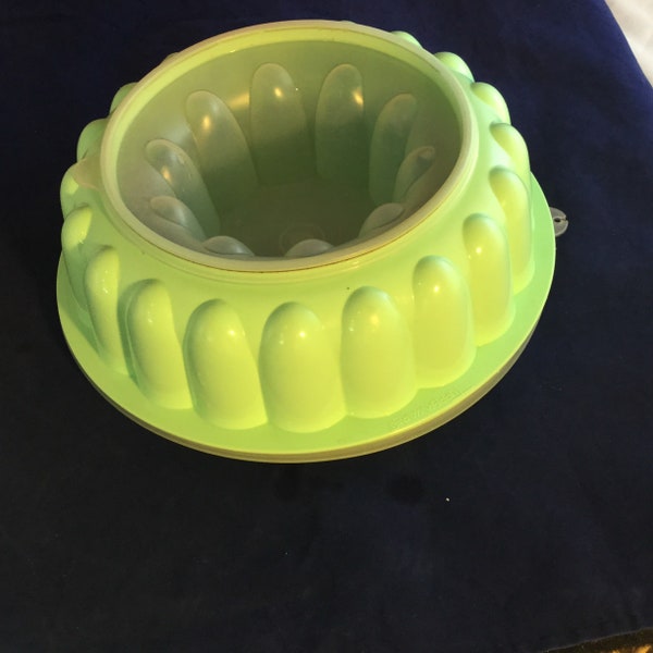 Jello Mold by Tupperware, 9 1/2 x 3 1/4", Tupperware 1201-1, Green Base with White Lid