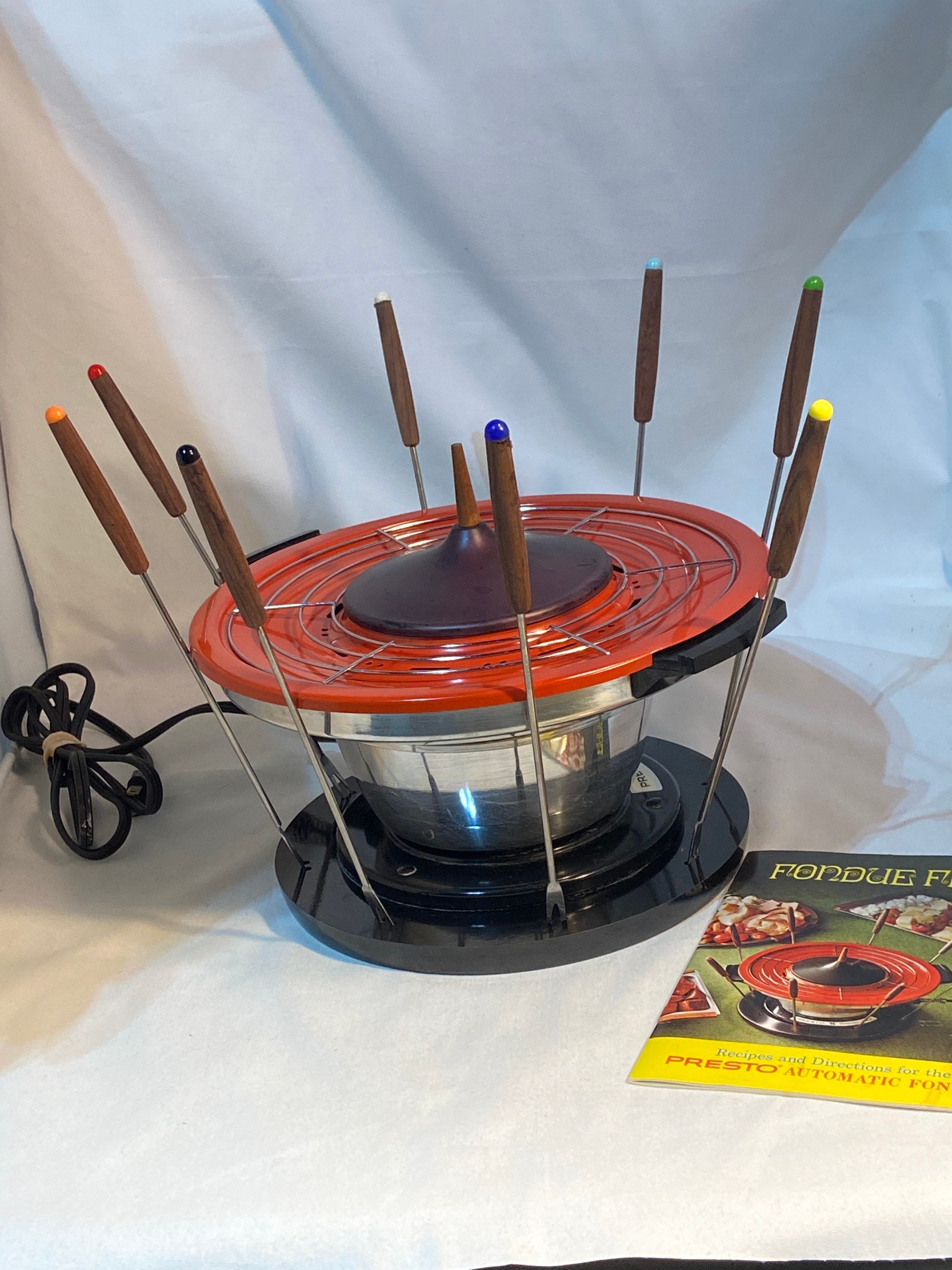 service à fondue pour la saint-valentin, dîner dans une casserole vintage, spécial en famille, ensemble de électrique six personnes