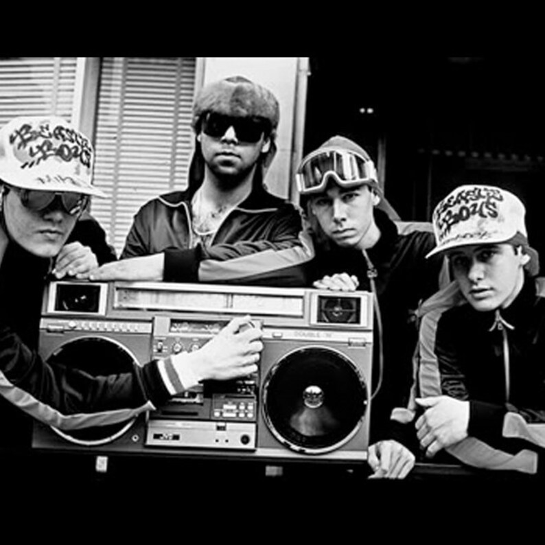 бумбокс бруклин. рэперы в kangol. Back and forth conversation. Beastie boys 1986. Old school boy.