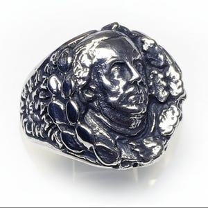 Anello in argento "In money I trust" di Benjamin Franklin