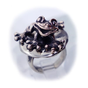 Frog on Lily Pad V2 Sterling Silver Ring