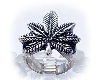 Anillo de plata de ley con marihuana y rubí