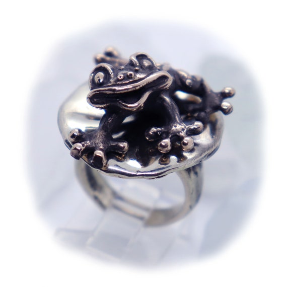 Frog on Lily Pad V1 Sterling Silver Ring UK
