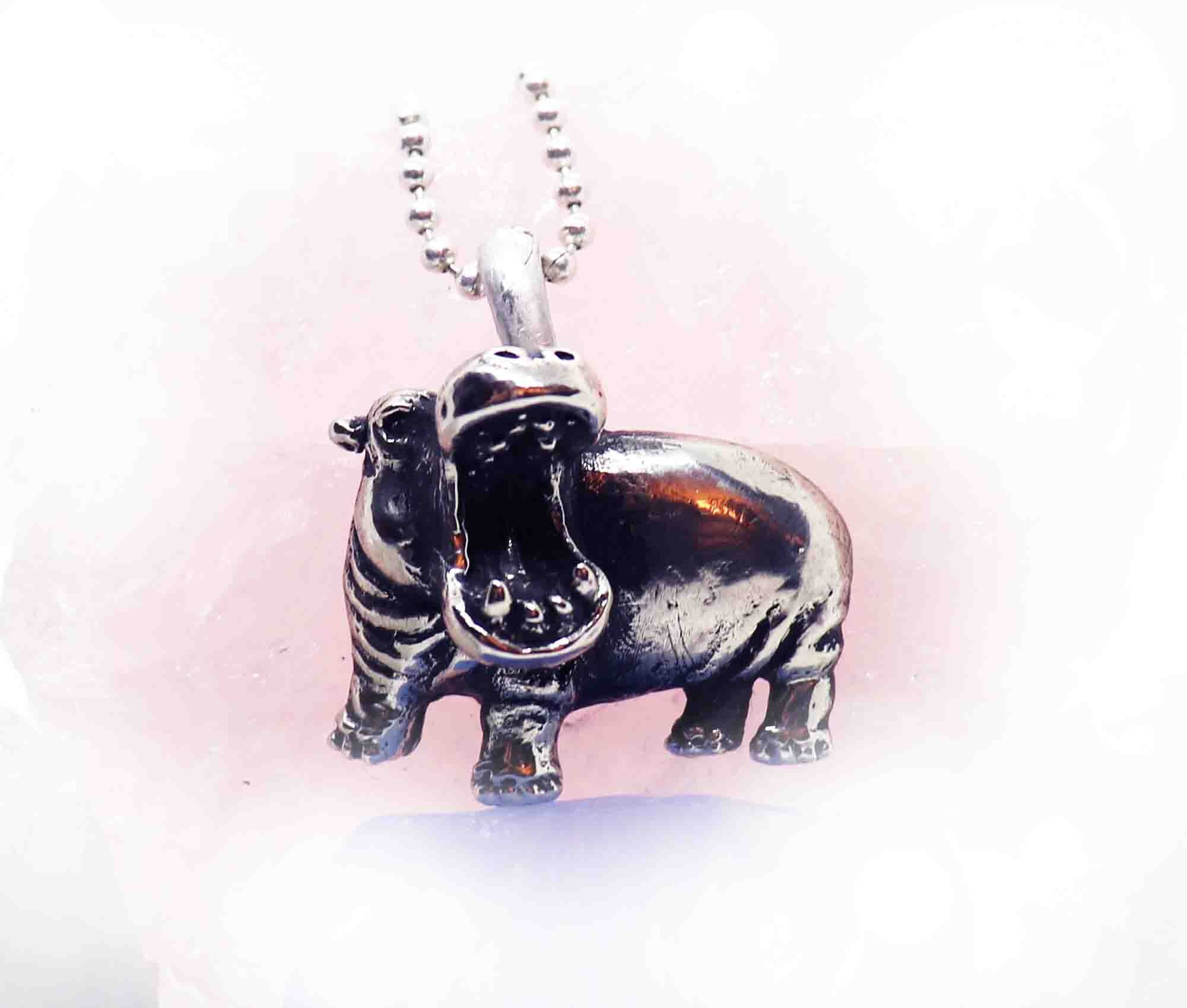 URONE Collana Con Ciondolo Ippopotamo In Argento 925 - Gioiello Simpatico Con Luna, Regalo Per Donne E Ragazze