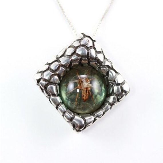 蜘蛛いり琥珀シルバーペンダントトップ 蜘蛛入り琥珀シルバーペンダントトップ ペンダントトップ あとりえ-た