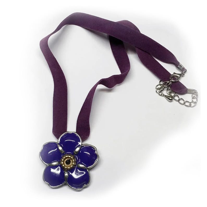 Anmoruk Flower Big White Bronze Enameled Necklace - Etsy