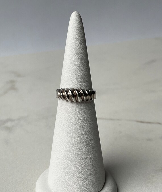 Vintage 925 Sterling Silver Ribbed Ring