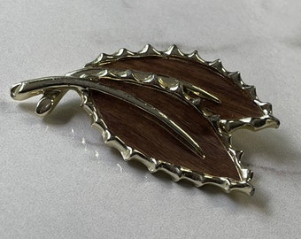 Vintage Signed Sarah Coventry Wooded Beauty Leaf Brooch Pin