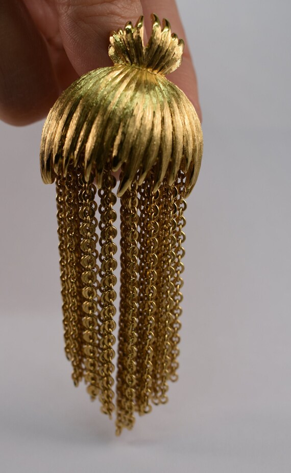 Vintage Signed MONET Gold Tone Tassel Brooch Pin - image 4