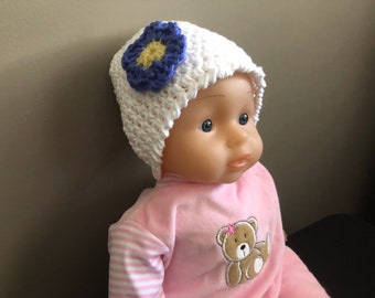 White Baby Beanie with Flower, Crochet Baby Hat with Flower, Baby Girl Bonnet, Newborn Hat, Baby Shower Gift, Baby Photo Prop
