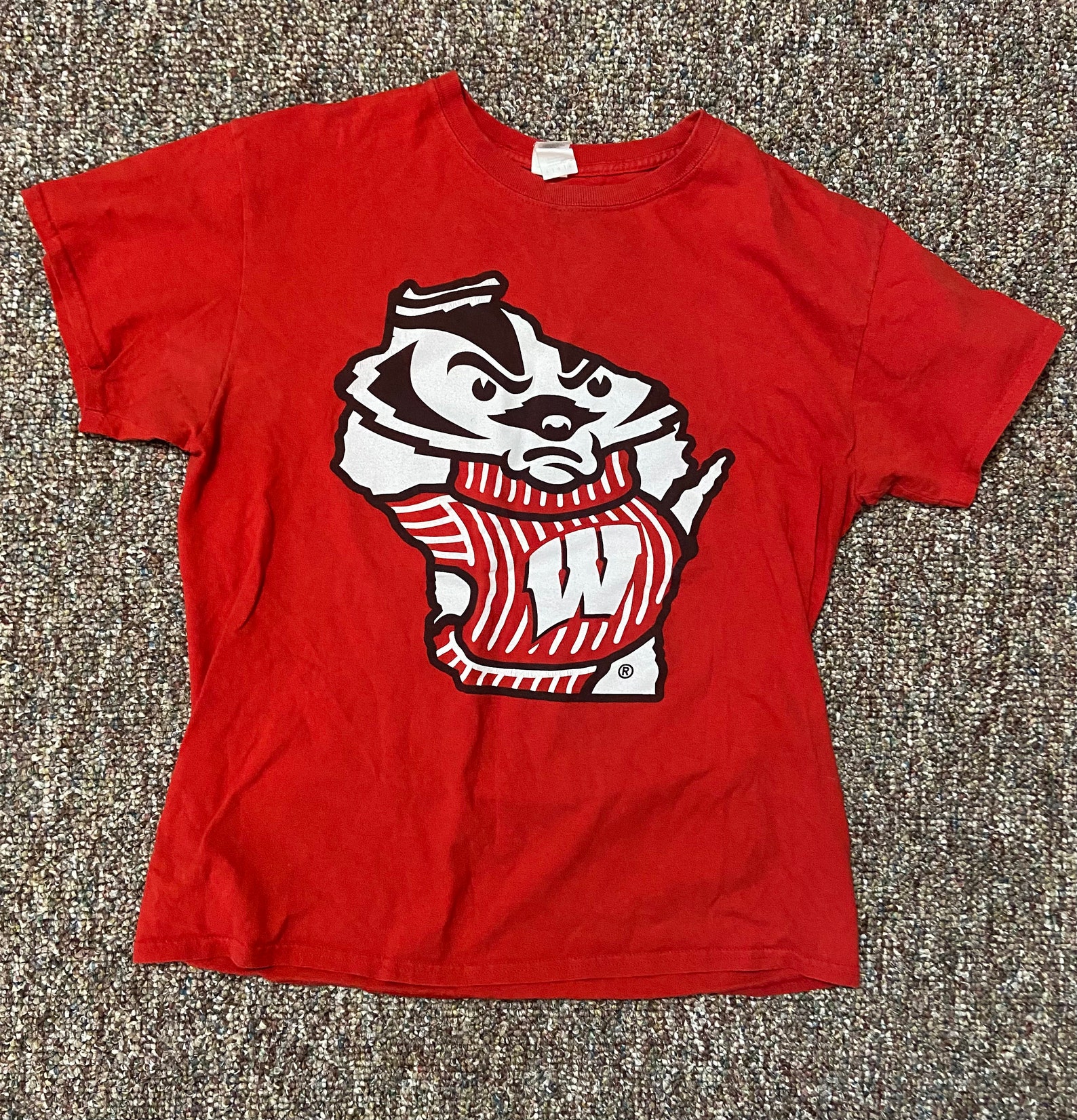 Mens Size L Red Wisconsin Badgers T-shirt | Etsy