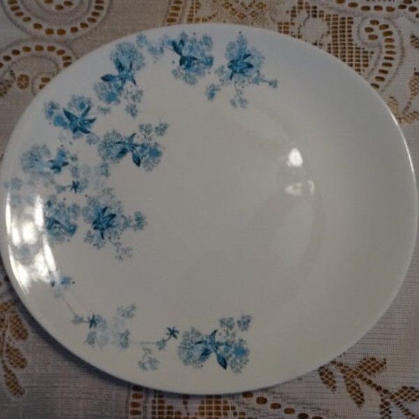 Vintage Eva Zeisel Hallcraft by Hall China Company "Frost Flowers" Dinner plate, approx. 11 1/8" x 10 1/4". Circa 1950s