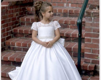 Luxury Flower Girl Dress with Train, Off White Bow Communion Dress, Chantilly Lace Bodice, Princess Ball Gown for Wedding, Custom Girl Dress