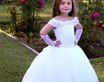 Vestido de niña de las flores con encaje y hombros descubiertos: vestido con cola de tul