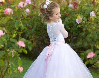 Lace Applique Flower Girl Dress: Princess Tulle Gown with Train