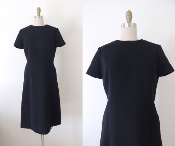 Vintage 1960s simple black shift dress | 60s mod s