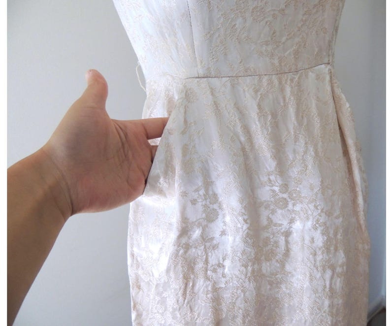 kangaroo pockets XS wedding reception dress 50s white dress Vintage 1950s cream brocade wiggle dress with off the shoulder straps