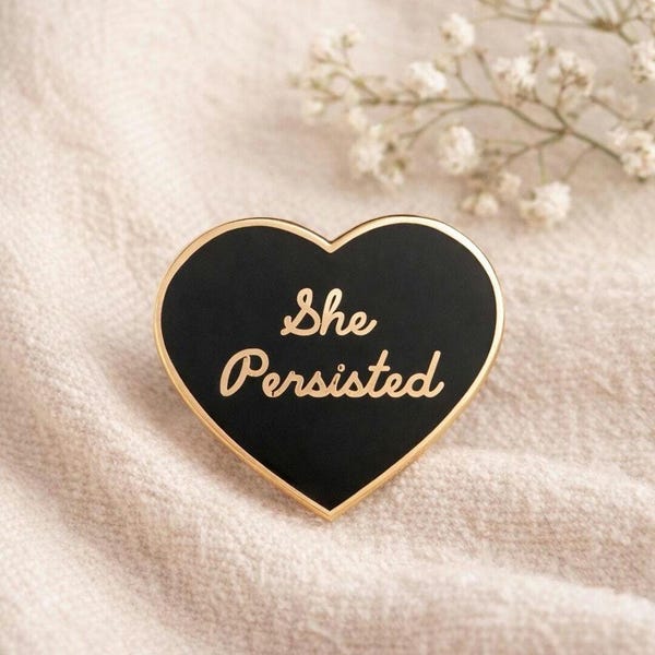 She Persisted Emaille Pin: Schwarze Variationen