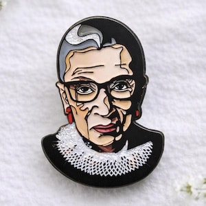 Ruth Bader Ginsburg Pin aus Emaille