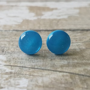 Hemelsblauwe oorbellen studs, schattige oorbellen blauwe studs, alledaagse oorbellen minimalistisch, eenvoudige oorbellen onder de 10, geometrische oorbellen eenvoudige studs