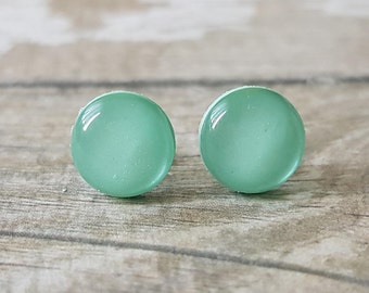 Brincos verde menta, Brincos minimalistas verde menta, Brincos de pino verde menta, Presentes para amigas, Brincos de verão, Brincos de pino delicados, Brincos de pino verde menta