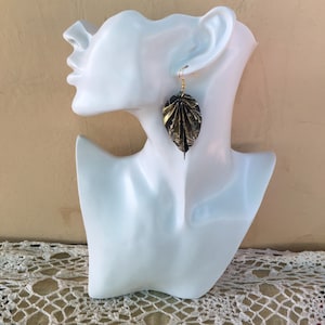 Orecchini con foglie fatte a mano con carta washi per origami.