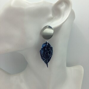Orecchini con foglie fatte a mano con carta washi e cabochon acciaio. Origami