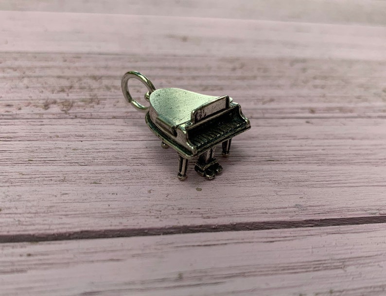 BEAU Sterling Silver 925 Grand Piano Keys Movable Opens Music Band Pendant Charm for Necklace or Charm Bracelet