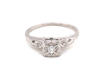 Anillo de compromiso de diamantes de oro blanco de 14k vintage de los años 1950, .06ct