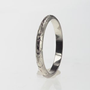 Vintage 1920s 18kw wedding band engraved orange blossom