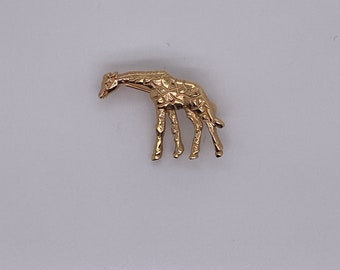 Vintage 14k yellow gold giraffe pin