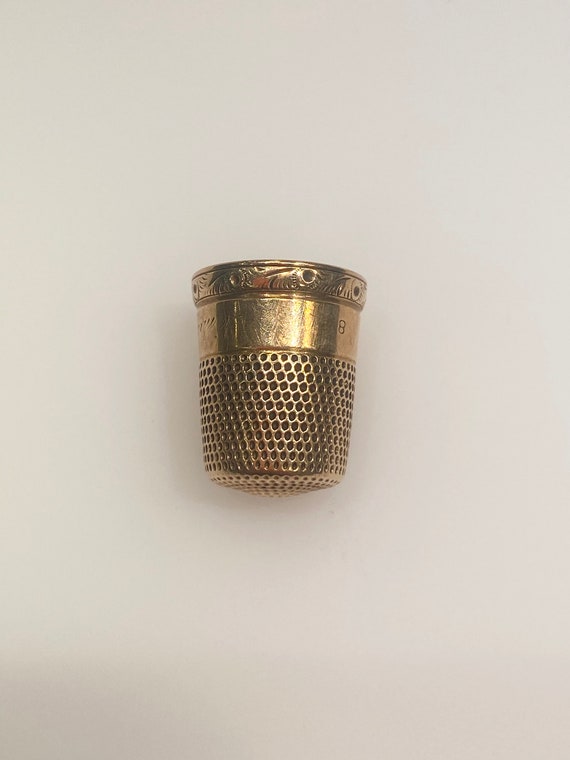 Vintage 14k yellow gold sewing thimble charm