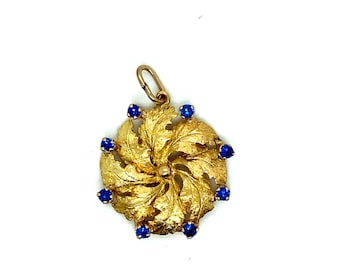 Vintage 18k yellow gold leafs in circle charm pendant with lab grown sapphires