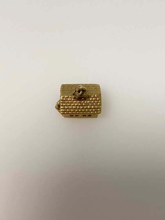 Vintage 14k yellow gold house/school house charm - image 2