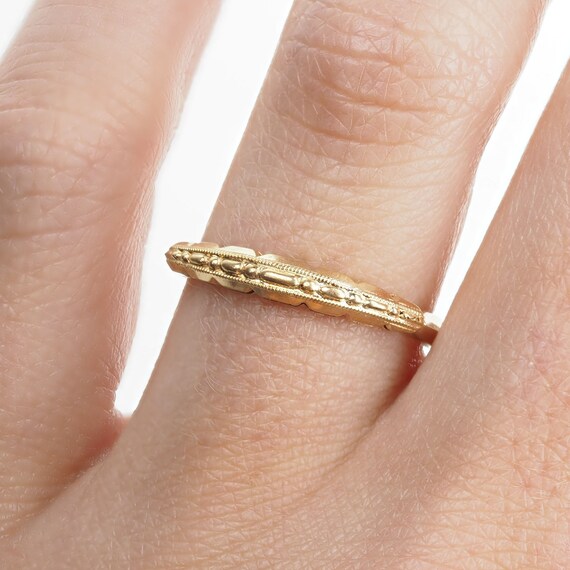 Vintage 1940's Yellow Gold Engraved Band - image 2