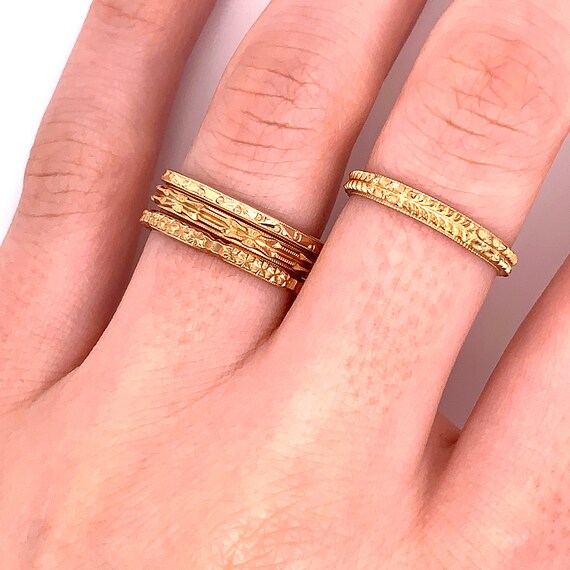 Vintage 1940's 14k yellow gold engraved stackable… - image 3