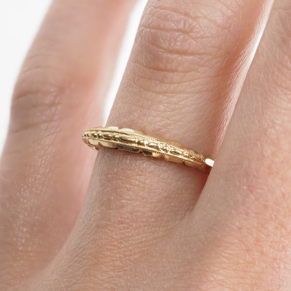 Vintage 1940's Yellow Gold Engraved Band - image 3