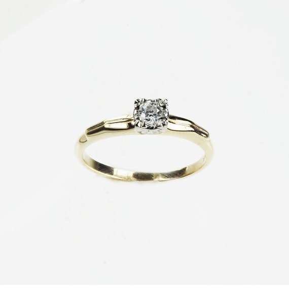 Vintage 1940's Diamond Solitaire Engagement Ring .