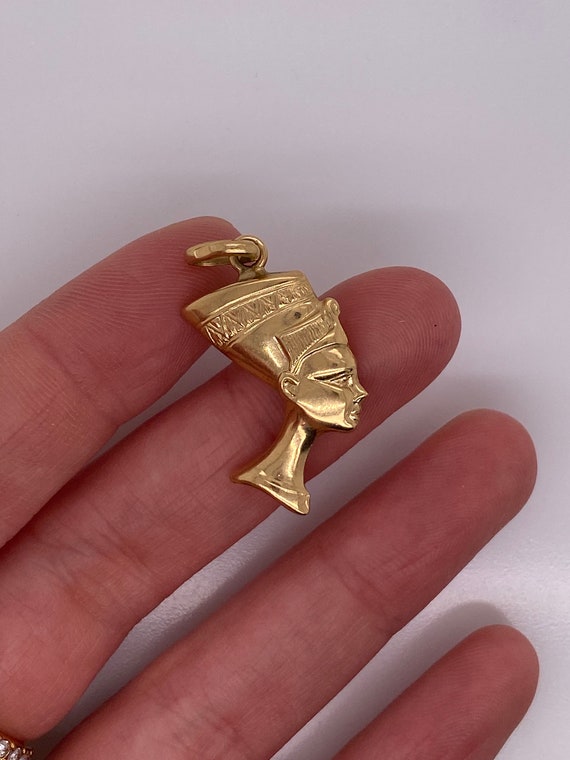 Vintage 14k yellow gold Cleopatra charm - image 2