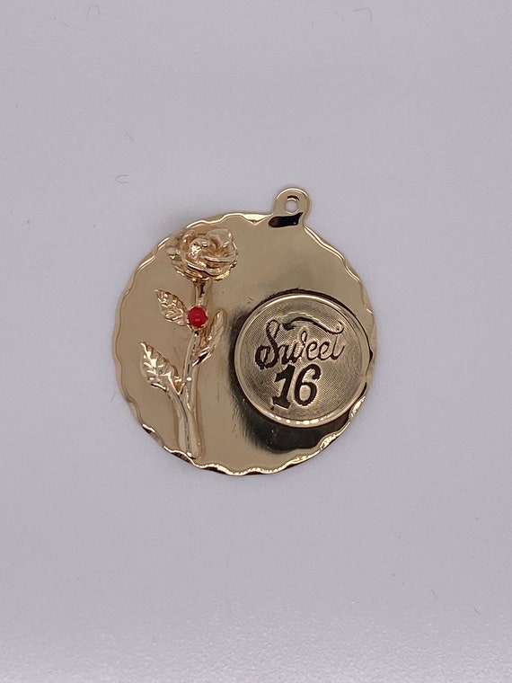 Vintage 14k yellow gold sweet 16 charm